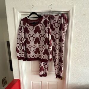 Euc women’s plus Disney pajamas